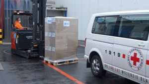 Maseczki od P&G (1) 1 200 000 maseczek od Procter & Gamble dla podopiecznych Polskiego Czerwonego Krzyża i Fundacji Polsat